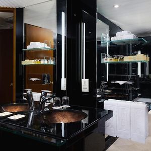 Corner King Suite